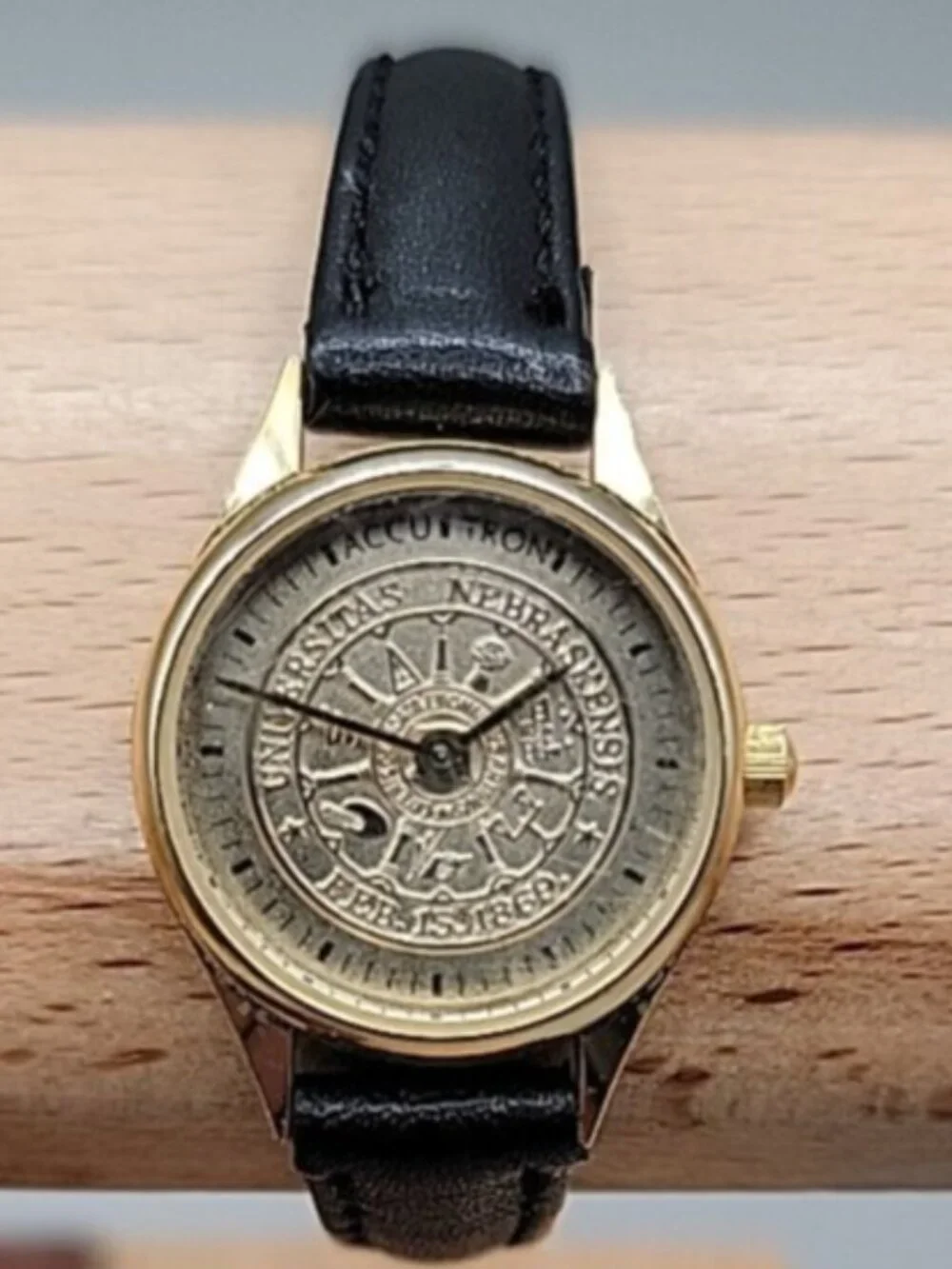 Bulova Accutron University Nebraska Watch Ladies Quartz 2000 25 Yr Award 7.5